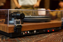 GADHOUSE HENRY Hi-fi Turntable with Bookshelf Speakers เครื่องเล่นแผ่นเสียง (Pre-order)